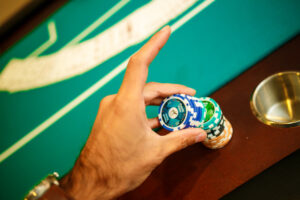 Mobilne kasyno jako dodatkowa atrakcja na eleganckie bankiety firmowe pod Warszawą.